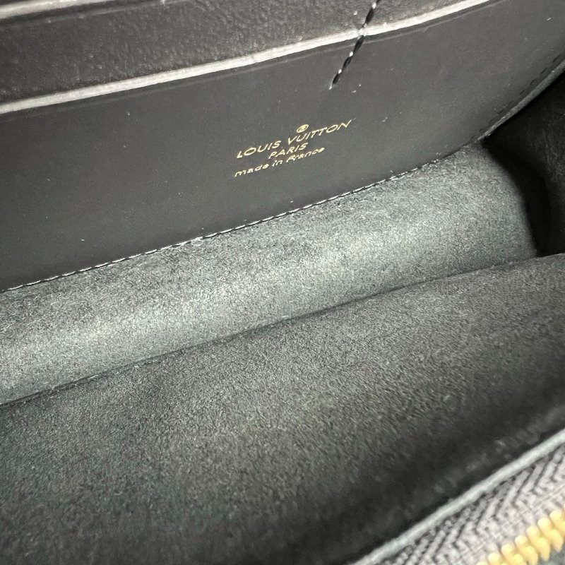 LV M44586/ 晶片款 達芙妮 dauphine老花腰包-6