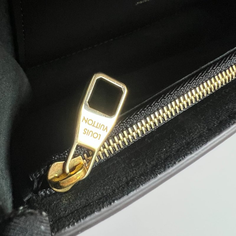 LV M44586/ 晶片款 達芙妮 dauphine老花腰包-8