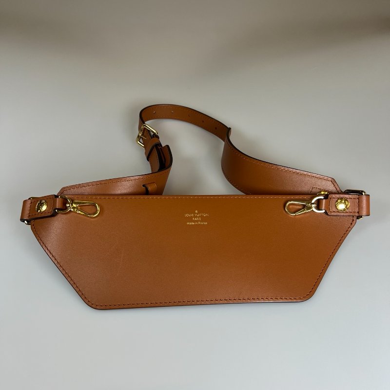 LV M44586/ 晶片款 達芙妮 dauphine老花腰包-12