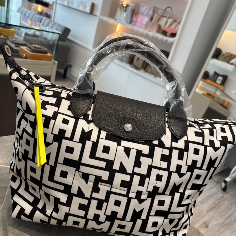 【🖤🤍全新品】LONGCHAMP Le Pliage LGP滿版字母兩用水餃包-0