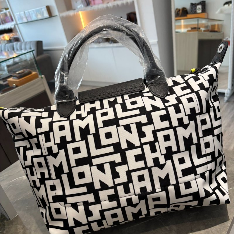 【🖤🤍全新品】LONGCHAMP Le Pliage LGP滿版字母兩用水餃包-1