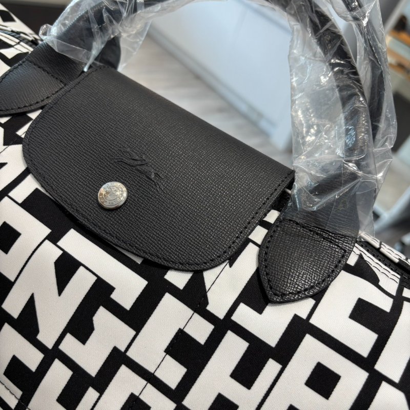 【🖤🤍全新品】LONGCHAMP Le Pliage LGP滿版字母兩用水餃包-3