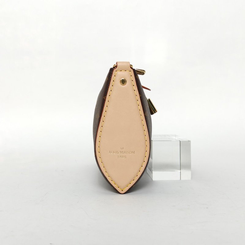 LOUIS VUITTON 24春夏PochetteTirette鎖頭腋下包老花PVC金扣晶片肩背包-1