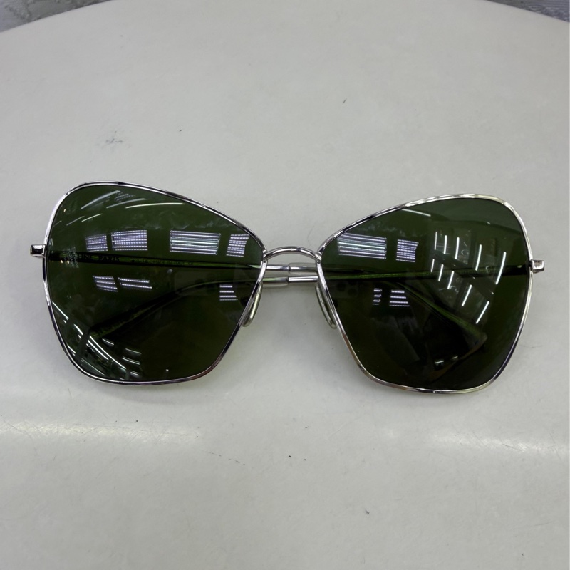 這款太陽眼鏡是 Celine 銀色金屬蝴蝶型太陽眼鏡。-0