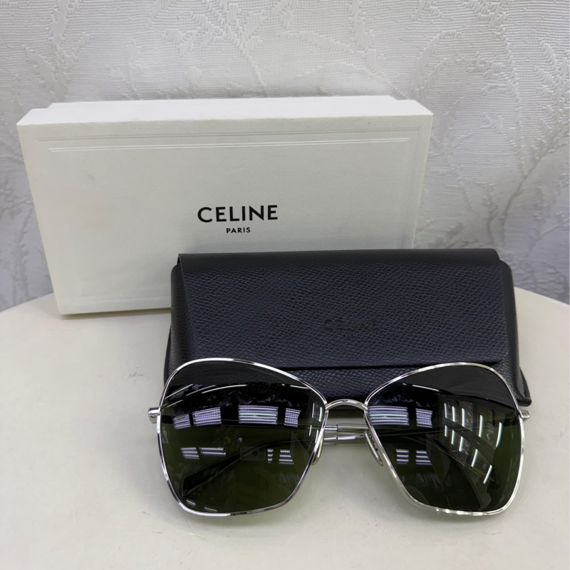 這款太陽眼鏡是 Celine 銀色金屬蝴蝶型太陽眼鏡。-2