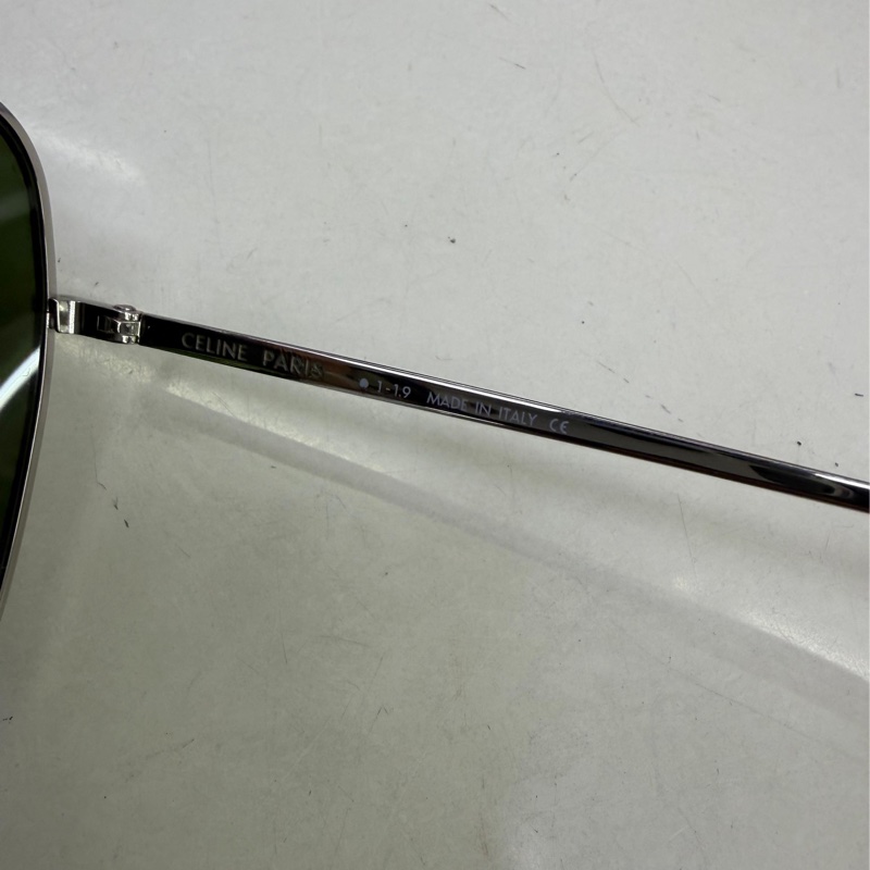 這款太陽眼鏡是 Celine 銀色金屬蝴蝶型太陽眼鏡。-5