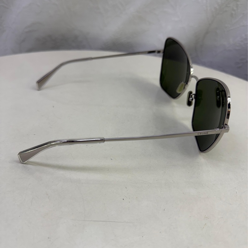 這款太陽眼鏡是 Celine 銀色金屬蝴蝶型太陽眼鏡。-6
