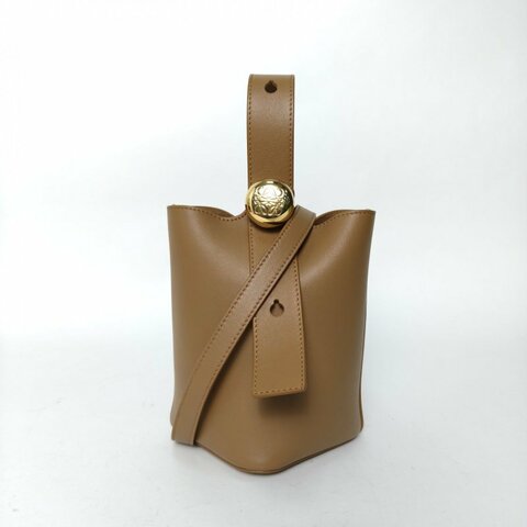 LOEWE PebbleBucketmini16水桶包棕色牛皮金扣肩背包