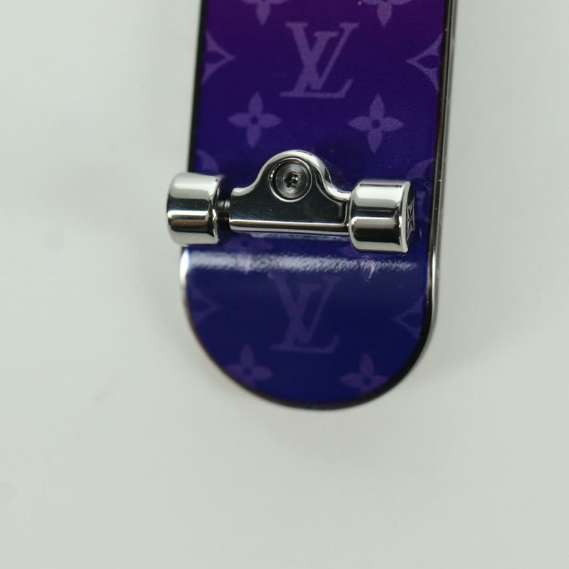 【日本直送】路易威登 Bijoux Sac Skate Board Charm 金屬銀色 MP3269 Auth 168252M-1