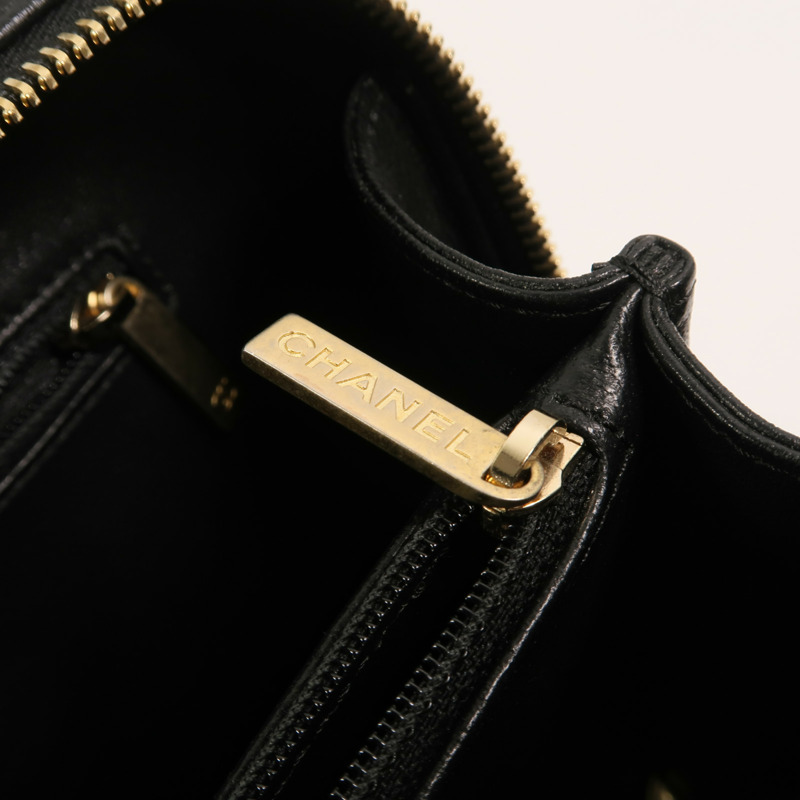 CHANEL 牛皮皮革Medium Vanity Case鏈帶手挽肩背兩用袋-13