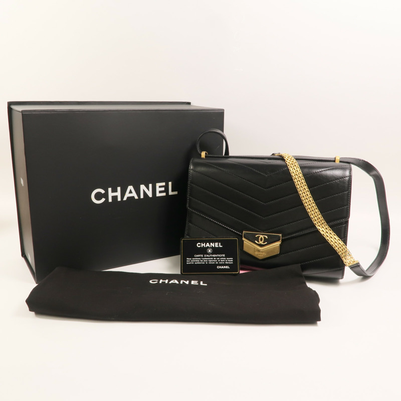 CHANEL 牛皮皮革Chevron Medal鏈帶肩背袋-10