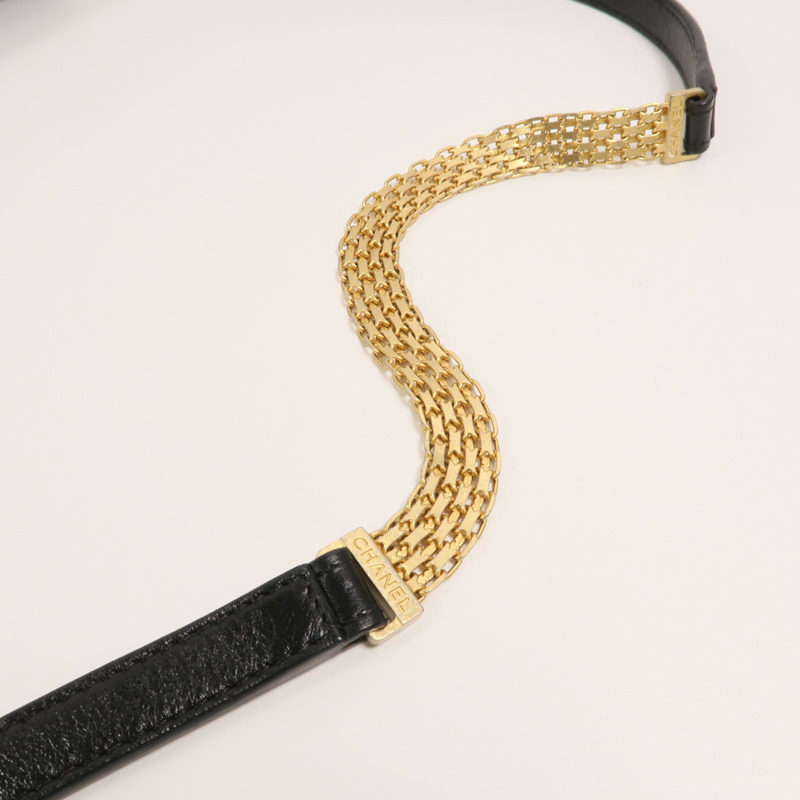 CHANEL 牛皮皮革Chevron Medal鏈帶肩背袋-11