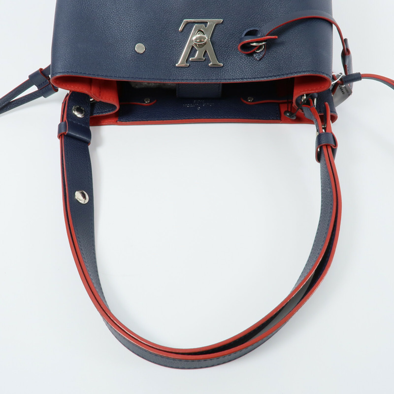 LOUIS VUITTON 牛皮皮革Lockme Bucket肩背袋-9