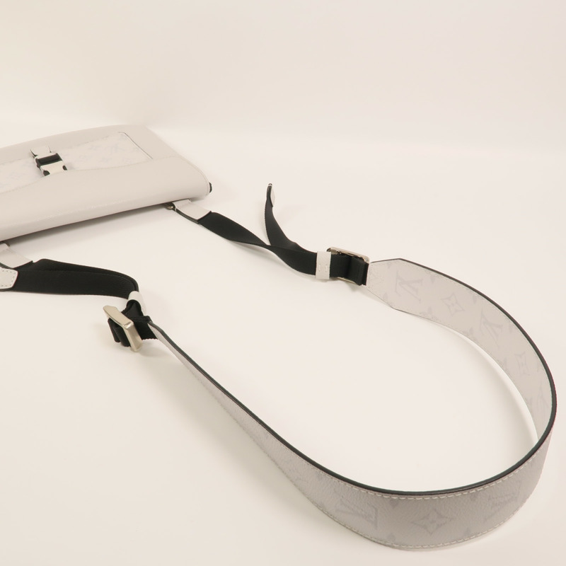 LOUIS VUITTON Taigarama Outdoor Flap Message肩背袋-7