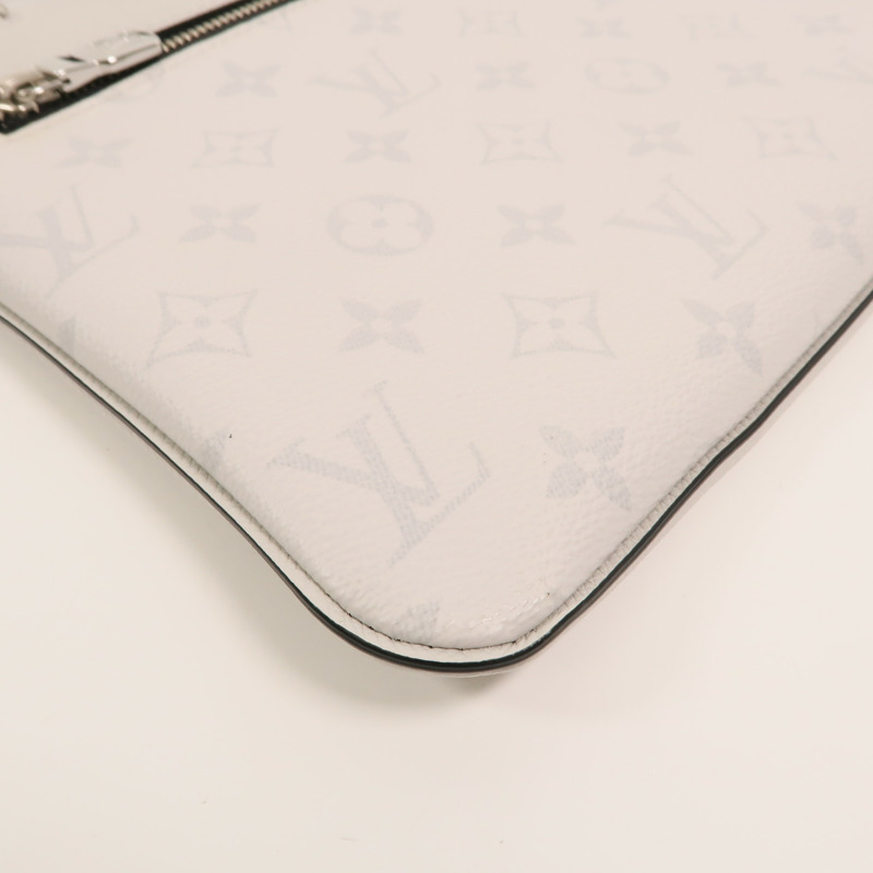 LOUIS VUITTON Taigarama Outdoor Flap Message肩背袋-12