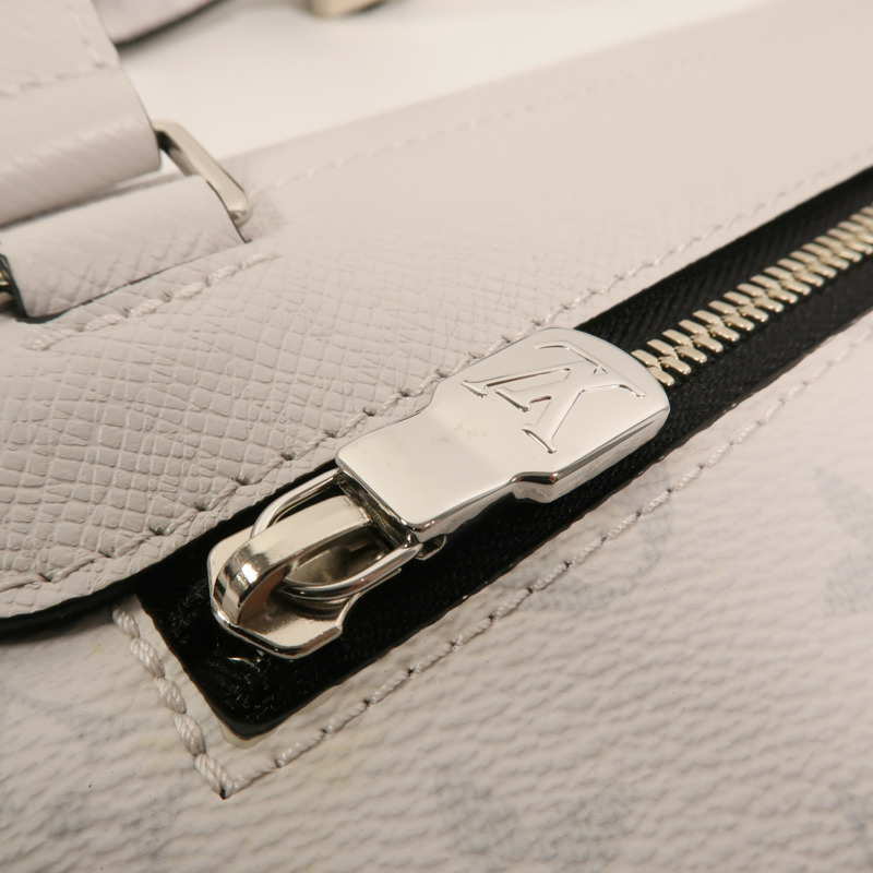 LOUIS VUITTON Taigarama Outdoor Flap Message肩背袋-13