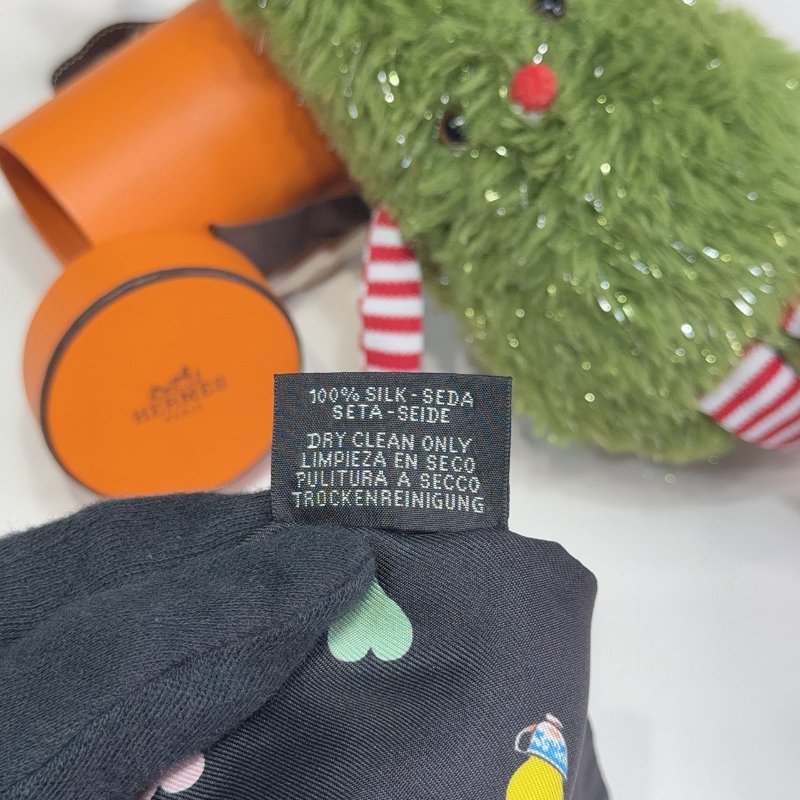 HERMES Tea Time黑色愛心徽章絲巾-4