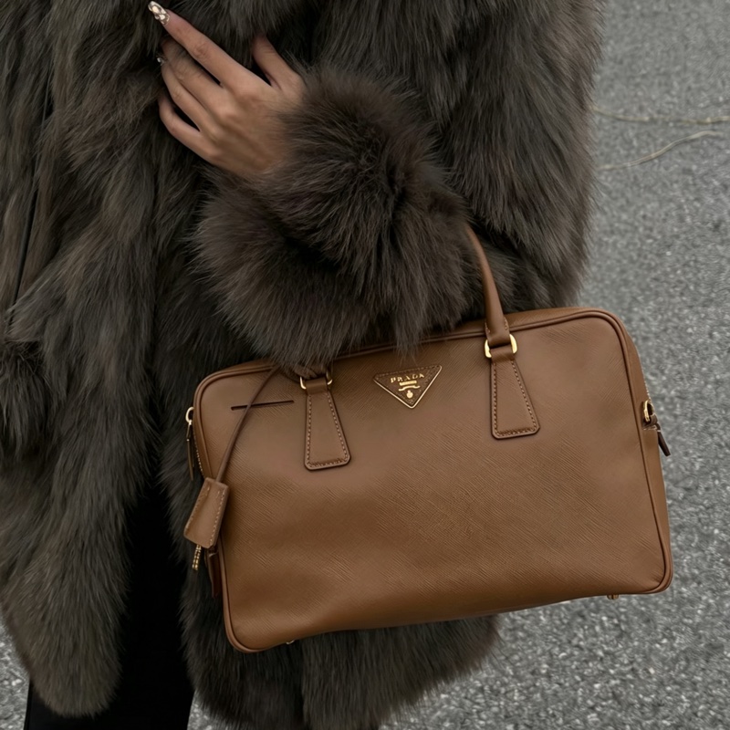 🌴PRADA普拉達Plume35系列摩卡棕色保齡球包-3