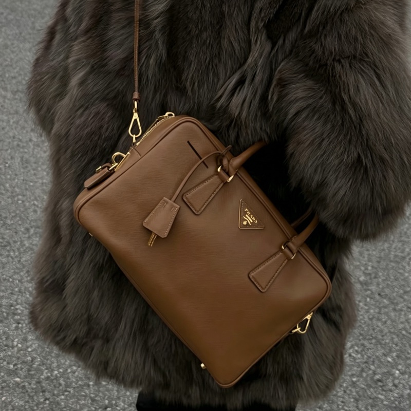 🌴PRADA普拉達Plume35系列摩卡棕色保齡球包-4