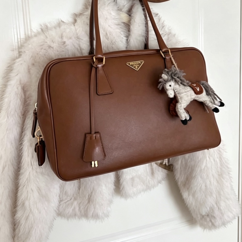 🌴PRADA普拉達Plume35系列摩卡棕色保齡球包-5