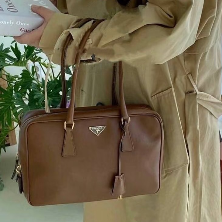 🌴PRADA普拉達Plume35系列摩卡棕色保齡球包-6