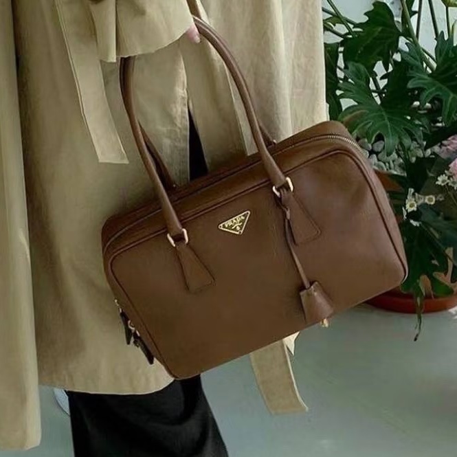 🌴PRADA普拉達Plume35系列摩卡棕色保齡球包-7