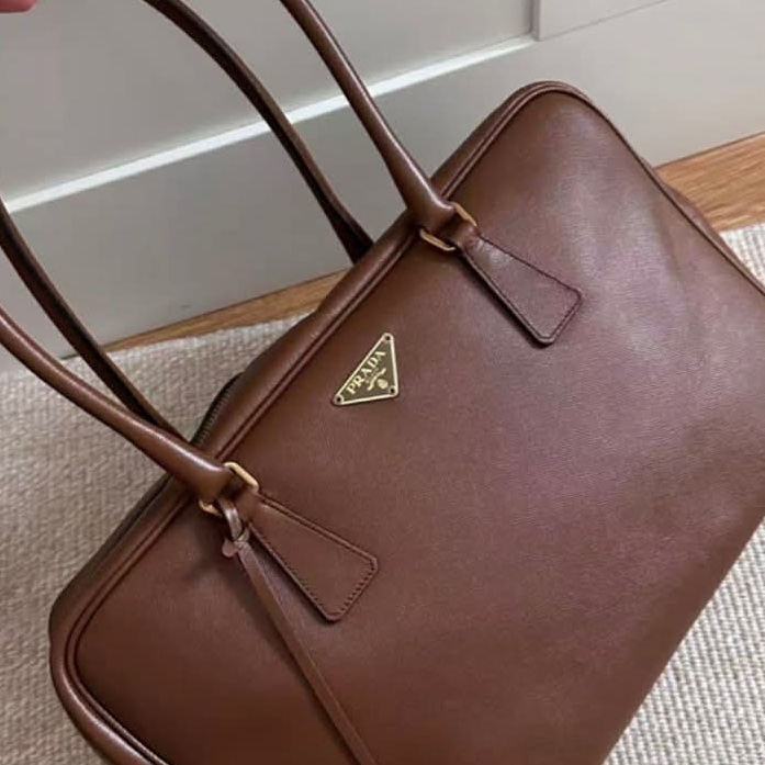 🌴PRADA普拉達Plume35系列摩卡棕色保齡球包-12