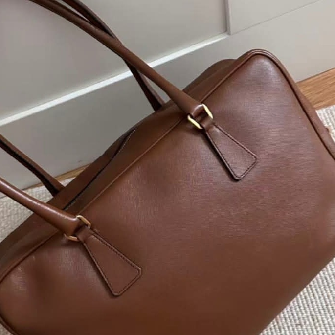 🌴PRADA普拉達Plume35系列摩卡棕色保齡球包-13