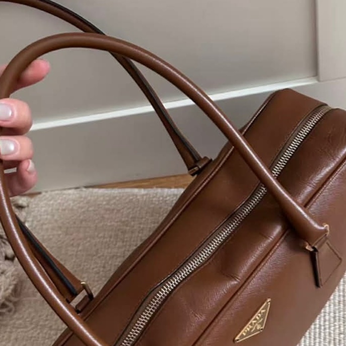 🌴PRADA普拉達Plume35系列摩卡棕色保齡球包-14