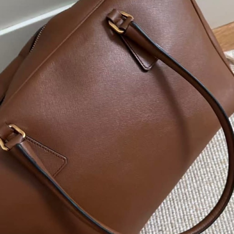 🌴PRADA普拉達Plume35系列摩卡棕色保齡球包-18