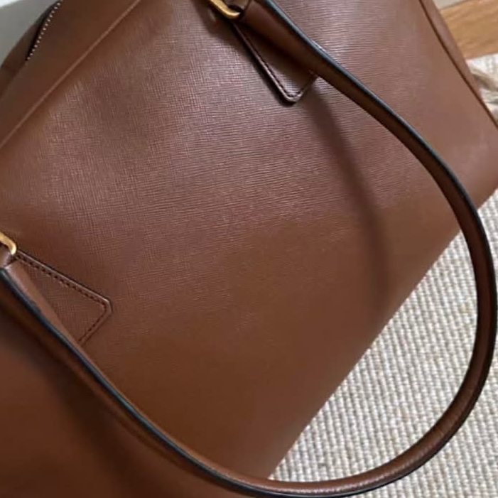 🌴PRADA普拉達Plume35系列摩卡棕色保齡球包-19