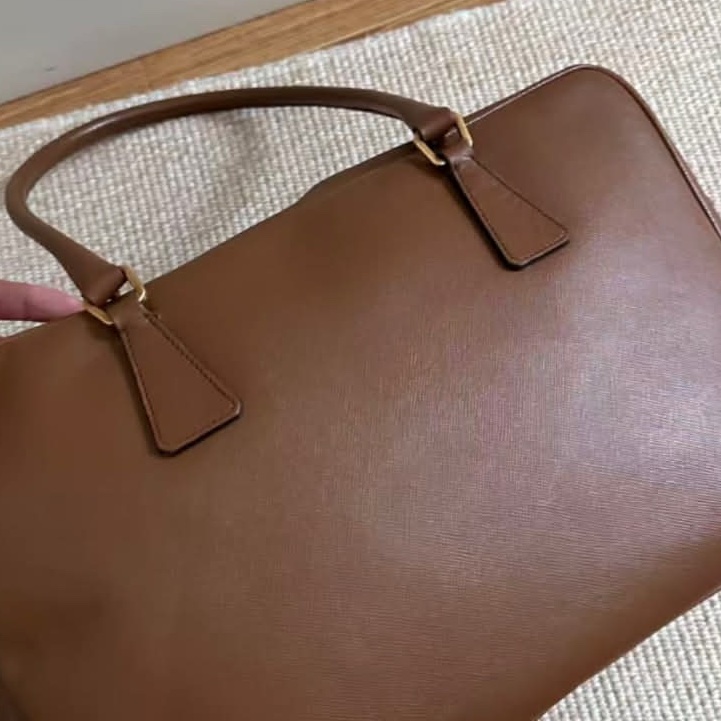 🌴PRADA普拉達Plume35系列摩卡棕色保齡球包-27