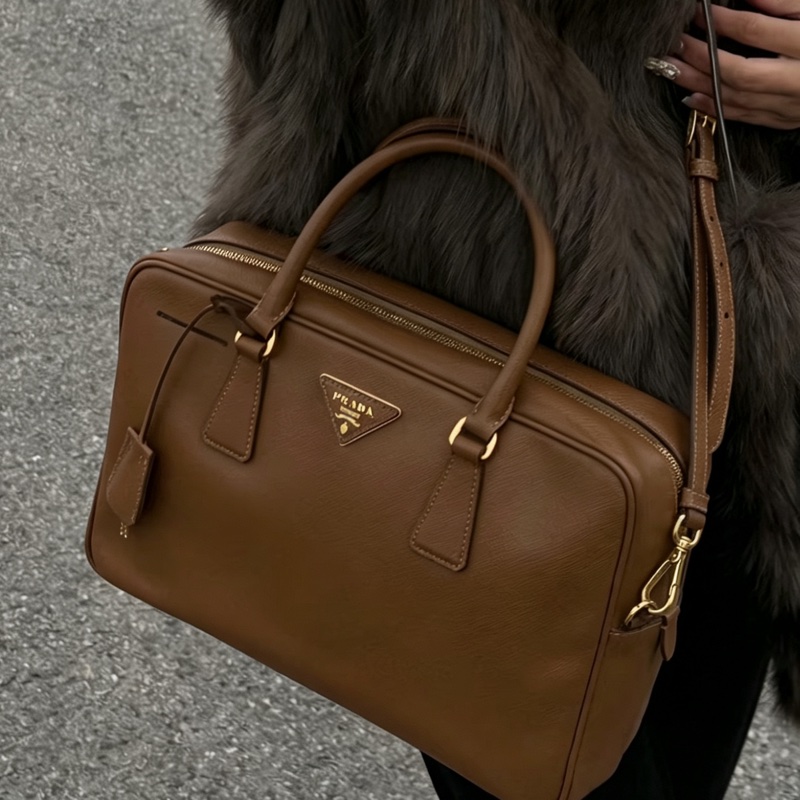 🌴PRADA普拉達Plume35系列摩卡棕色保齡球包-33