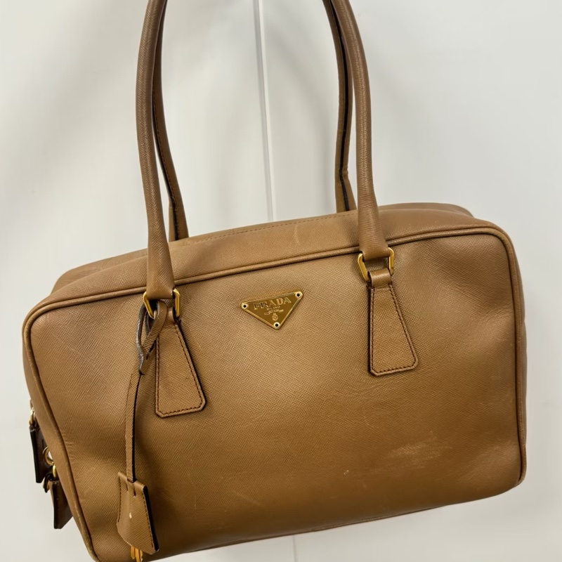 🌴PRADA普拉達Plume35系列摩卡棕色保齡球包-36