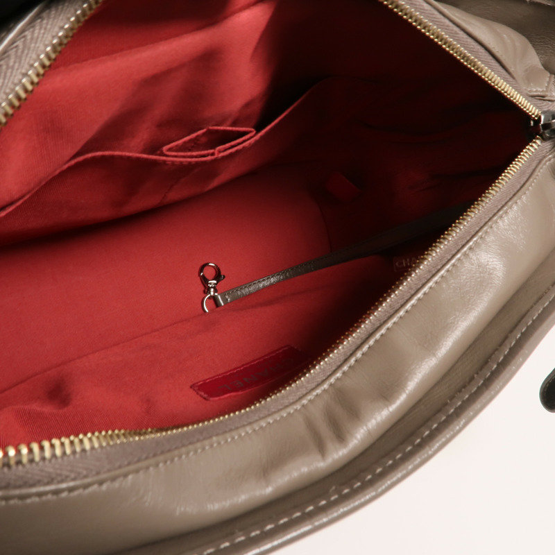 CHANEL 牛皮皮革Gabrielle Medium鏈帶肩背袋-4