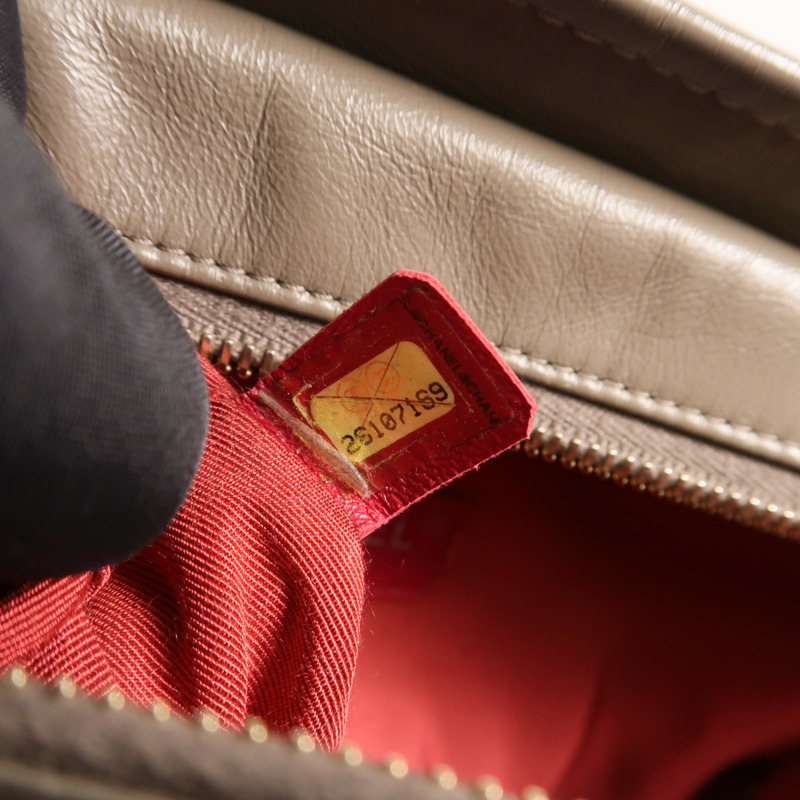 CHANEL 牛皮皮革Gabrielle Medium鏈帶肩背袋-6