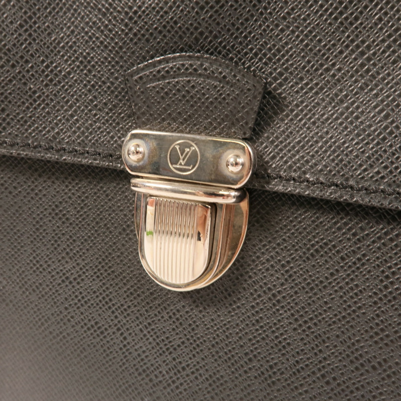 LOUIS VUITTON Taiga Ivan Travel Bag銀扣手挽袋-6