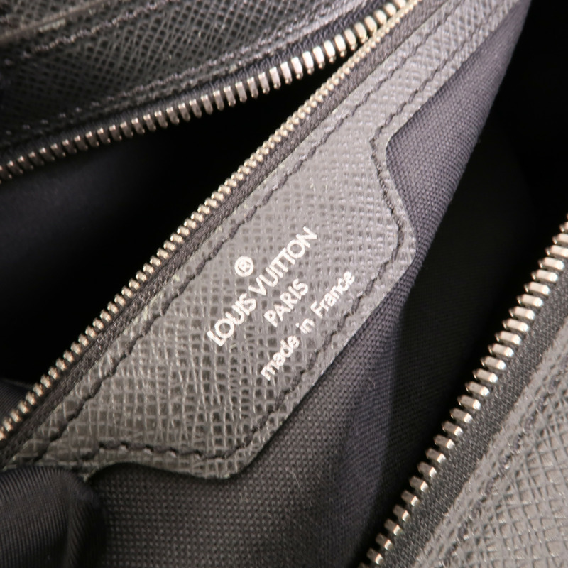 LOUIS VUITTON Taiga Ivan Travel Bag銀扣手挽袋-9