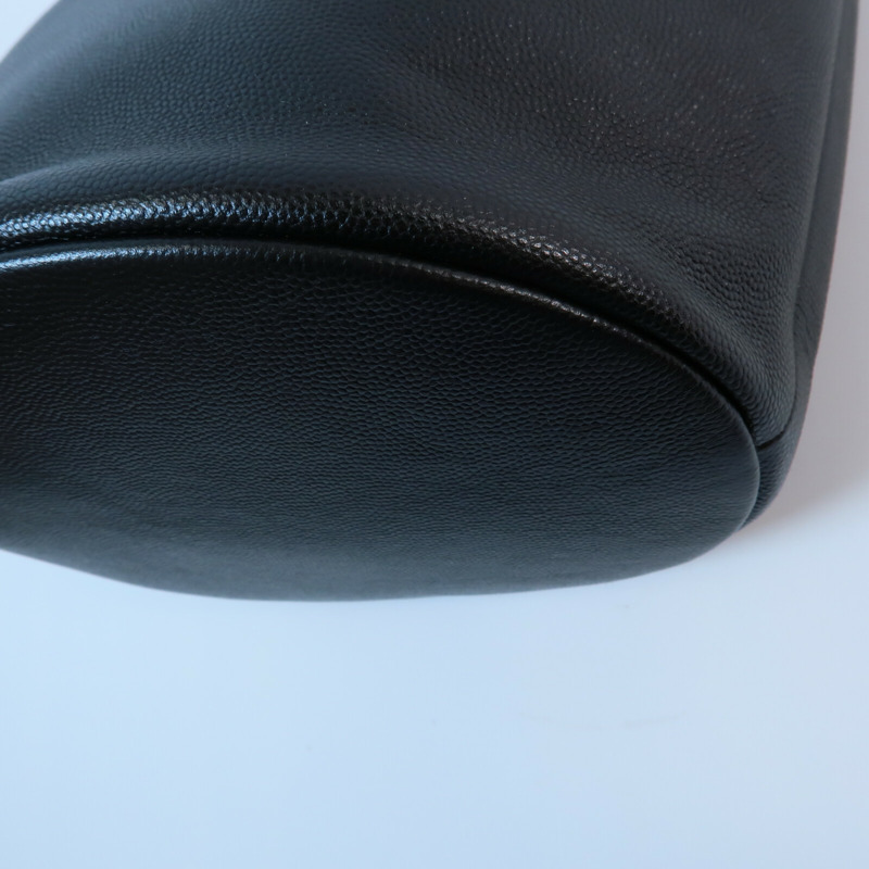 CHANEL 牛皮皮革Bucket Bag鏈帶肩背袋-16