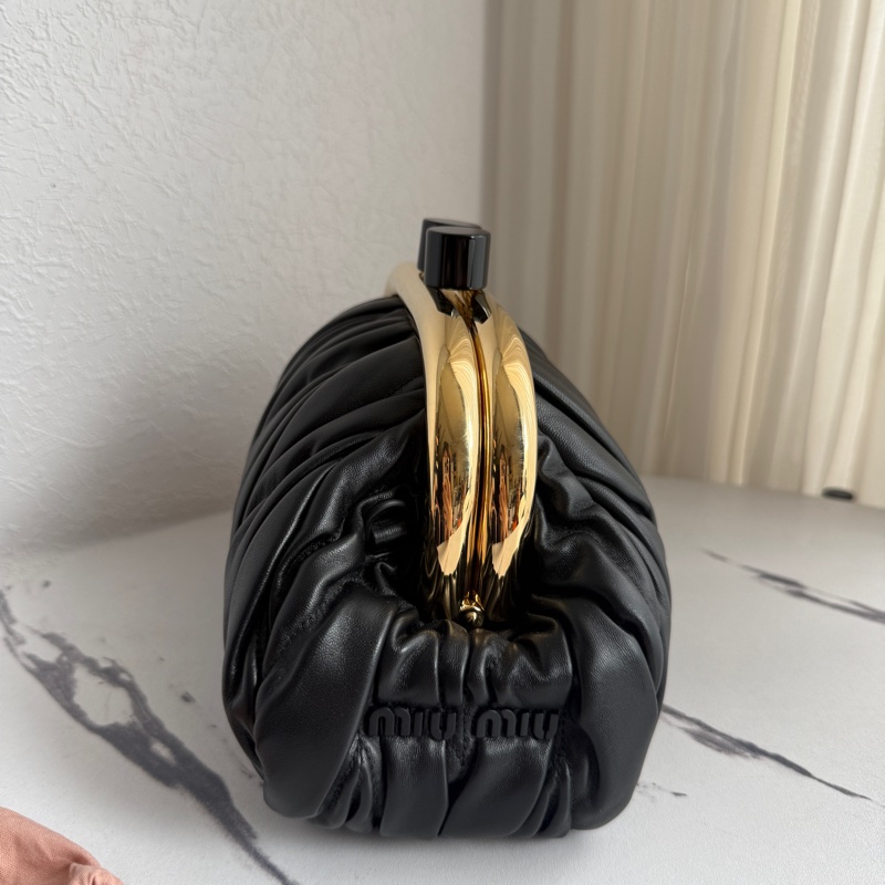 Miumiu 可芙超可愛晚宴包🤍🩷🖤-1