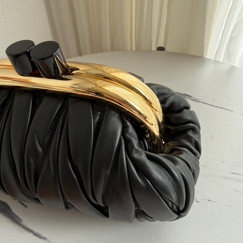 Miumiu 可芙超可愛晚宴包🤍🩷🖤-6