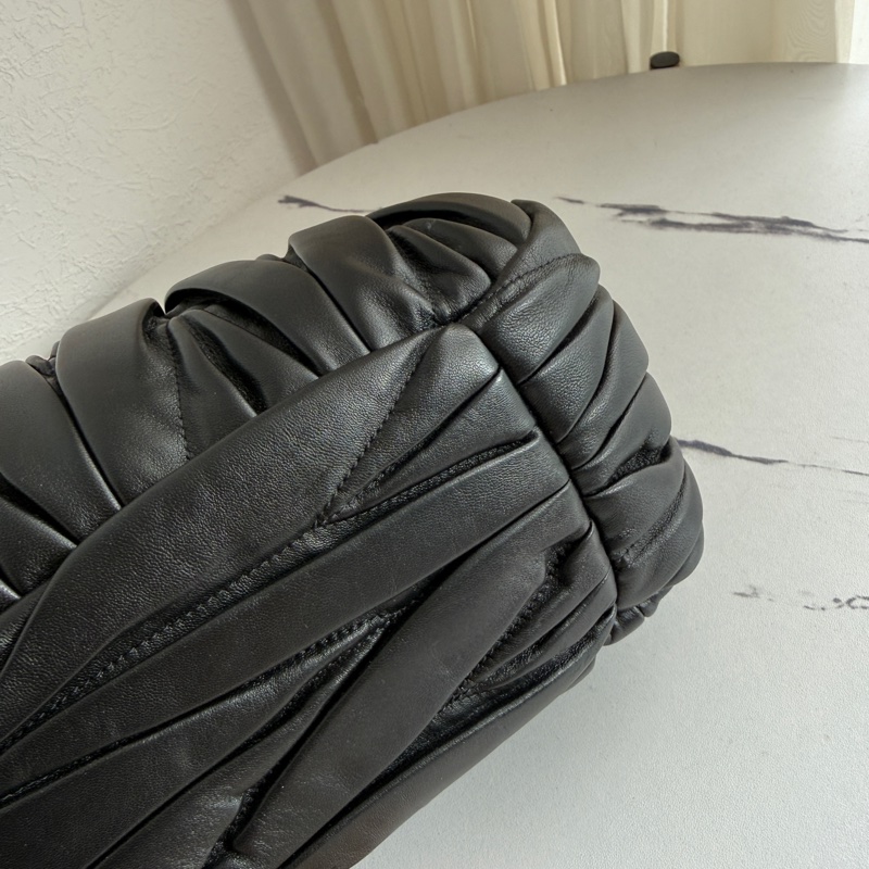 Miumiu 可芙超可愛晚宴包🤍🩷🖤-8