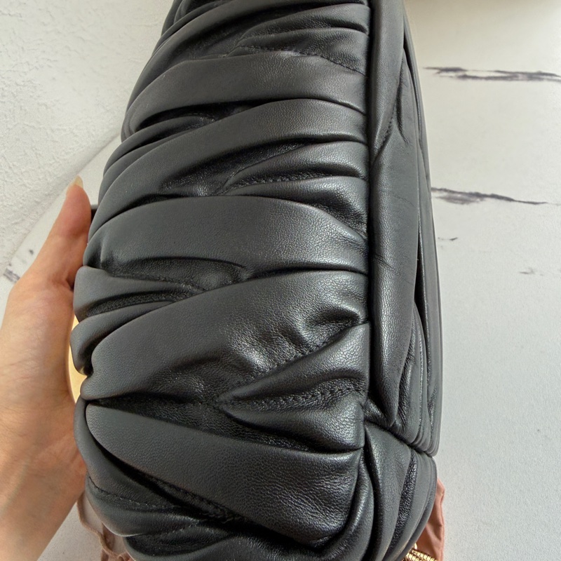 Miumiu 可芙超可愛晚宴包🤍🩷🖤-9