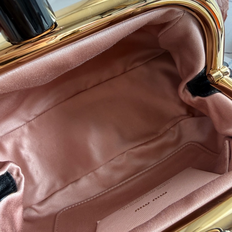 Miumiu 可芙超可愛晚宴包🤍🩷🖤-10