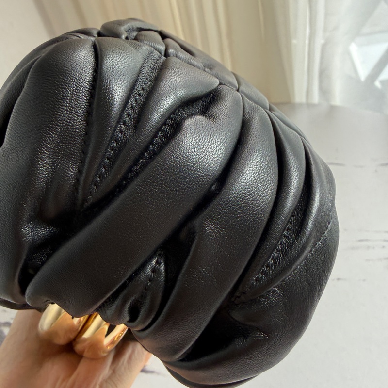 Miumiu 可芙超可愛晚宴包🤍🩷🖤-11