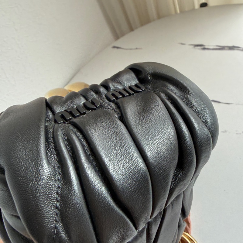 Miumiu 可芙超可愛晚宴包🤍🩷🖤-12