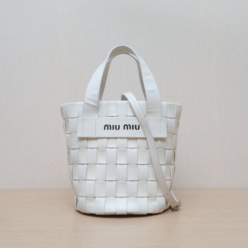 MIU MIU 白色羊皮手提編織水桶包配可拆卸肩帶肩背包-1