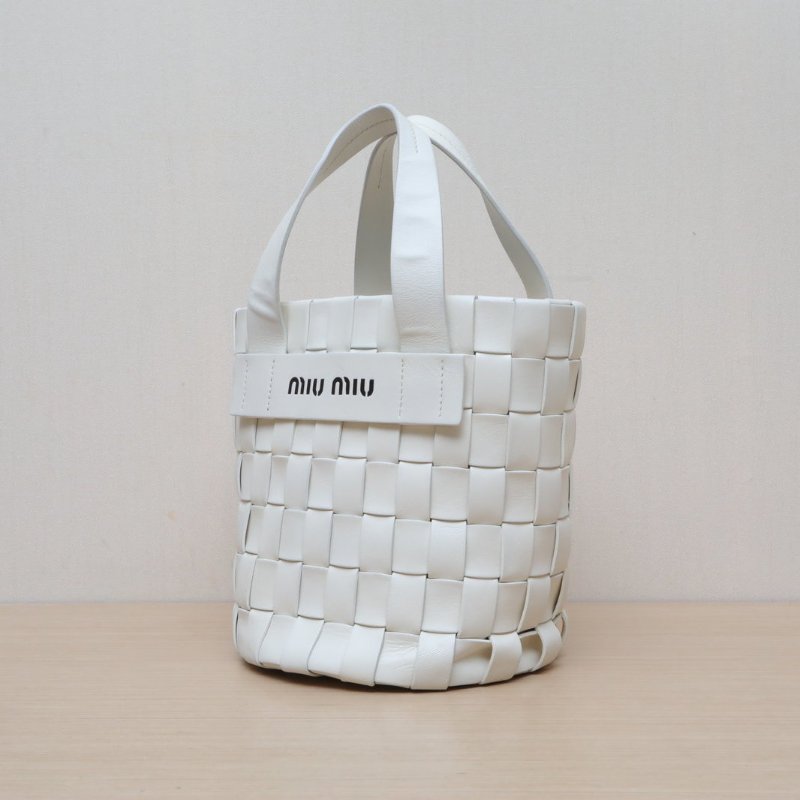 MIU MIU 白色羊皮手提編織水桶包配可拆卸肩帶肩背包-3