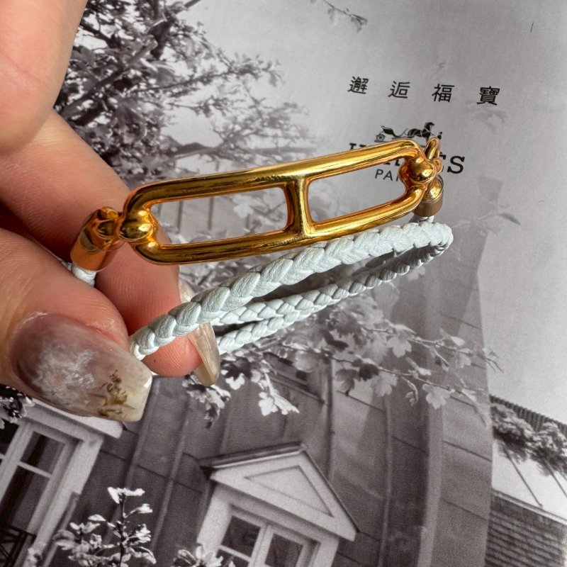 💖超級百搭 Hermes 白色皮革金色豬鼻子Logo手環-0