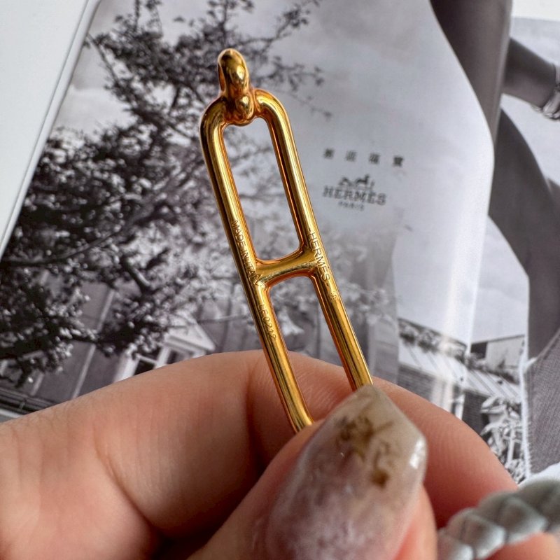 💖超級百搭 Hermes 白色皮革金色豬鼻子Logo手環-4
